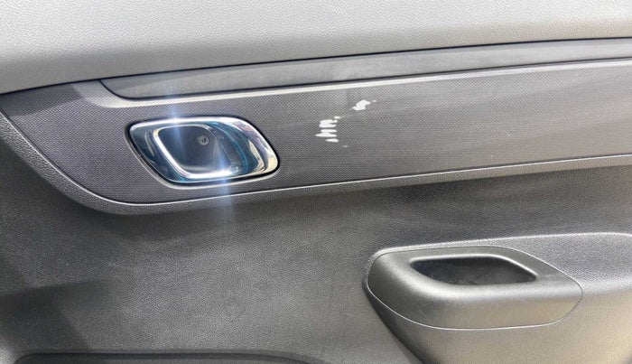 2019 Renault Kwid RXT 1.0 AMT (O), Petrol, Automatic, 5,083 km, Driver Side Door Panels Control