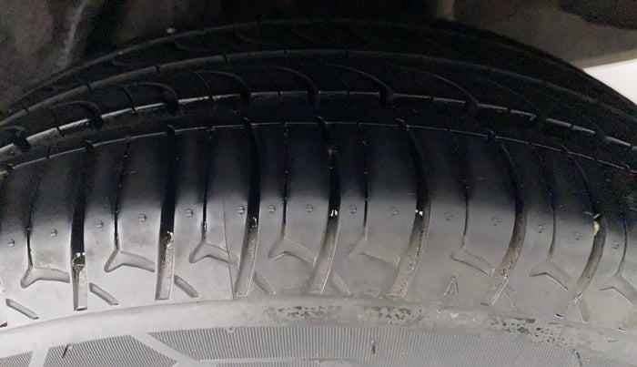 2016 Honda Amaze 1.2L I-VTEC S, Petrol, Manual, 1,21,054 km, Left Rear Tyre Tread