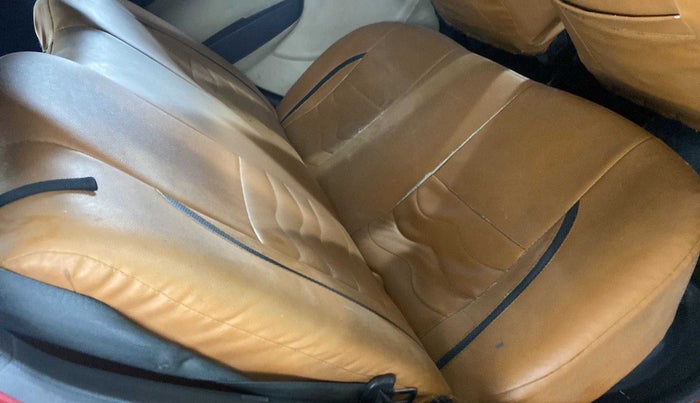 2016 Hyundai Eon SPORTZ, Petrol, Manual, 48,144 km, Second-row right seat - Cover slightly torn