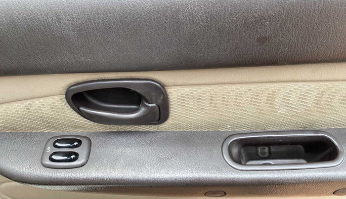 2014 Hyundai Santro Xing GLS, Petrol, Manual, 59,005 km, Driver Side Door Panels Control