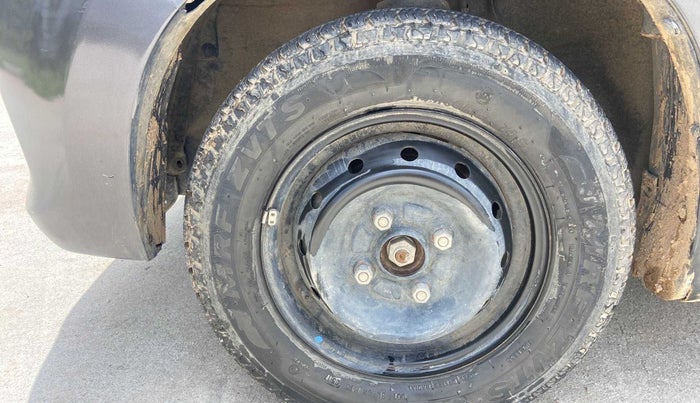 2017 Maruti Alto 800 LXI, Petrol, Manual, 47,619 km, Left front tyre - Minor crack