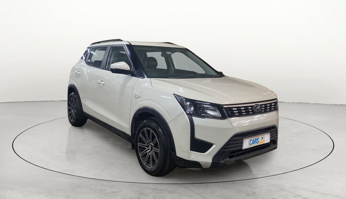 2021 Mahindra XUV 3OO W6 1.5 DIESEL AMT, Diesel, Automatic, 64,189 km, Right Front Diagonal