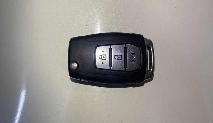2021 Mahindra XUV300 W6 1.5 DIESEL AMT, Diesel, Automatic, 64,418 km, Key Close Up