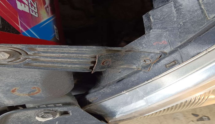 2014 Hyundai Eon MAGNA +, Petrol, Manual, 47,929 km, Left headlight - Clamp has minor damage
