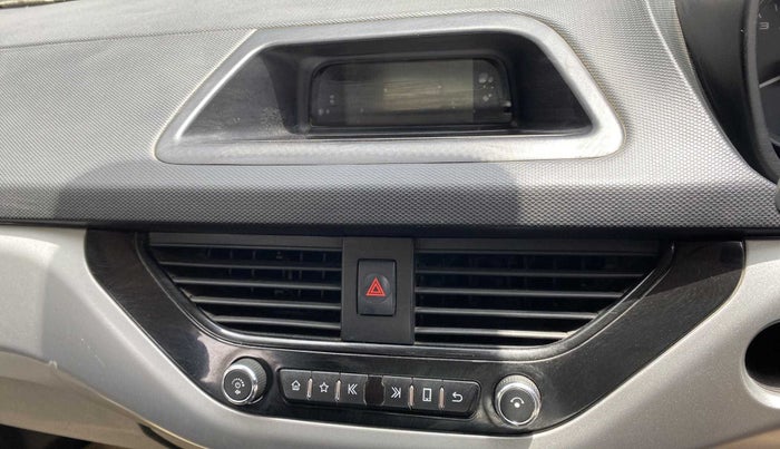 2019 Tata NEXON XM DIESEL, Diesel, Manual, 1,10,321 km, Infotainment system - Parking sensor not working