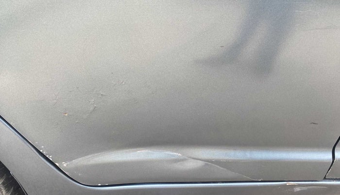 2010 Maruti Swift VDI, Diesel, Manual, 1,04,842 km, Right rear door - Paint has faded