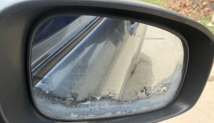 2010 Maruti Swift VDI, Diesel, Manual, 1,04,842 km, Right rear-view mirror - Mirror has minor damage