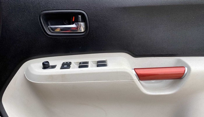2018 Maruti IGNIS DELTA 1.2 AMT, Petrol, Automatic, 56,021 km, Driver Side Door Panels Control