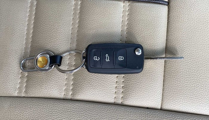 2016 Volkswagen Ameo HIGHLINE1.2L, Petrol, Manual, 96,487 km, Key Close Up