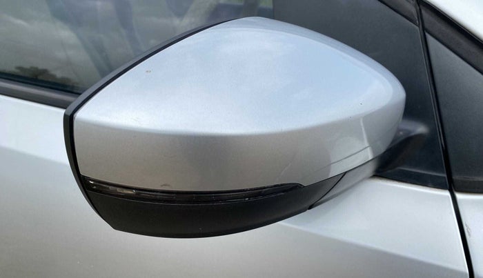 2016 Volkswagen Ameo HIGHLINE1.2L, Petrol, Manual, 96,487 km, Right rear-view mirror - Mirror movement not proper