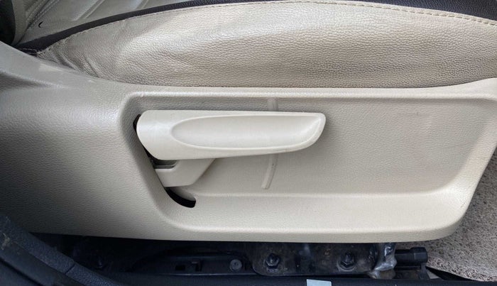 2016 Volkswagen Ameo HIGHLINE1.2L, Petrol, Manual, 96,487 km, Driver Side Adjustment Panel