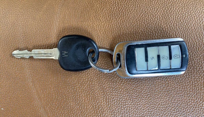 2019 Hyundai Eon ERA +, CNG, Manual, 84,957 km, Lock system - Remote key not functional