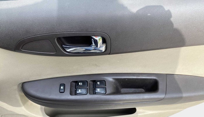 2012 Hyundai i20 MAGNA (O) 1.2, Petrol, Manual, 67,741 km, Driver Side Door Panels Control
