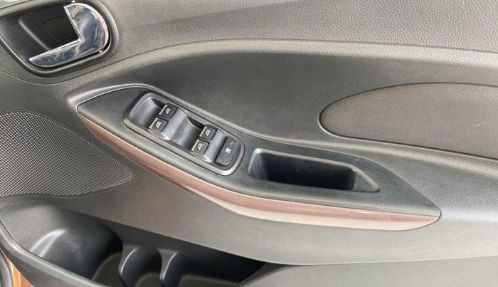 2018 Ford FREESTYLE TITANIUM 1.2 PETROL, Petrol, Manual, 33,693 km, Driver Side Door Panels Control