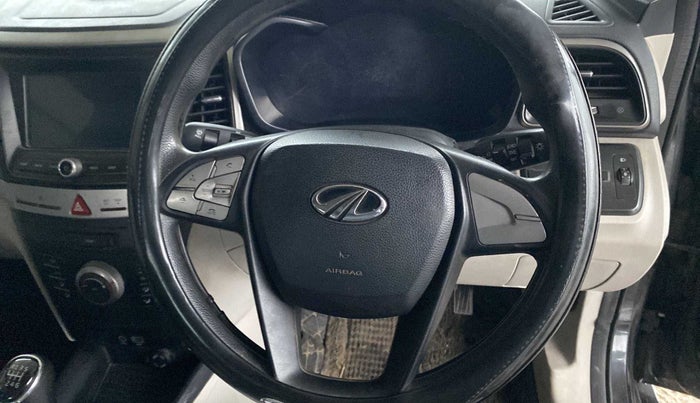 2019 Mahindra XUV300 W6 1.5 DIESEL, Diesel, Manual, 66,656 km, Steering wheel - Sound system control not functional