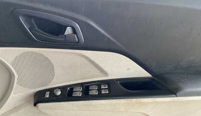 2019 Mahindra XUV300 W6 1.5 DIESEL, Diesel, Manual, 66,656 km, Driver Side Door Panels Control