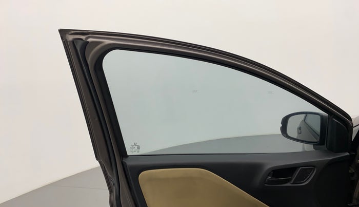 2016 Honda City 1.5L I-VTEC SV, Petrol, Manual, 1,01,861 km, Left front window switch / handle - Power window makes minor noise