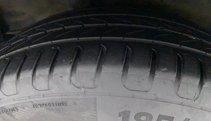 2016 Honda City 1.5L I-VTEC SV, Petrol, Manual, 1,01,861 km, Right Rear Tyre Tread