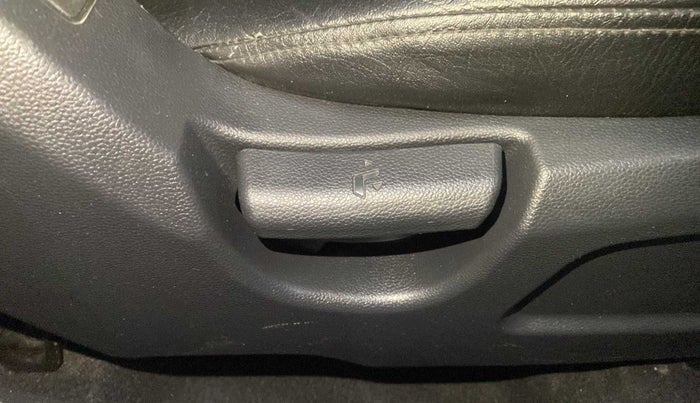 2018 Hyundai Elite i20 MAGNA EXECUTIVE 1.2, Petrol, Manual, 57,295 km, Driver Side Adjustment Panel