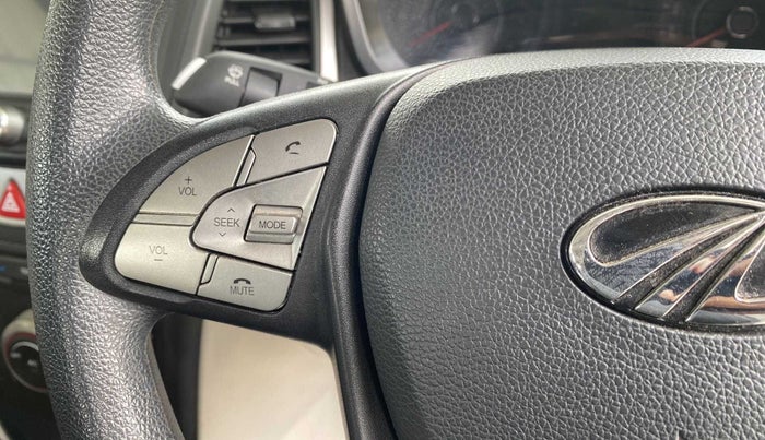2020 Mahindra XUV300 W6 1.2 PETROL, Petrol, Manual, 34,866 km, Steering wheel - Phone control not functional