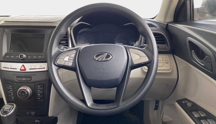 2020 Mahindra XUV300 W6 1.2 PETROL, Petrol, Manual, 34,866 km, Steering Wheel Close Up