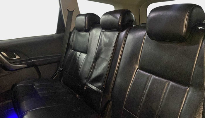 2018 Mahindra XUV500 W9, Diesel, Manual, 31,743 km, Right Side Rear Door Cabin