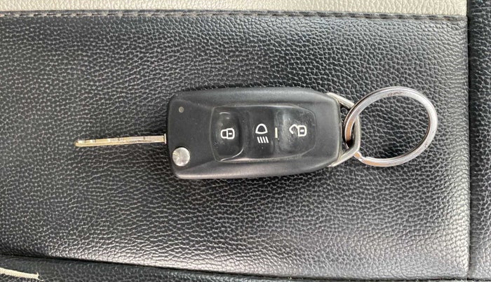 2017 Tata Tiago XM PETROL, Petrol, Manual, 68,872 km, Lock system - Central lock not working