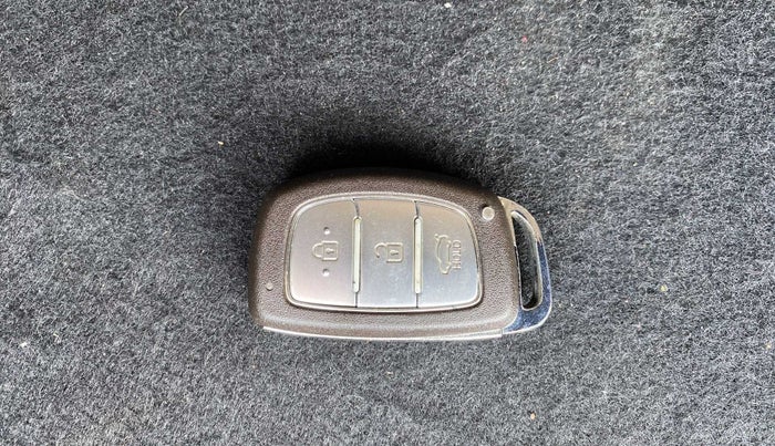 2014 Hyundai Xcent SX AT 1.2 (O), Petrol, Automatic, 50,432 km, Key Close Up
