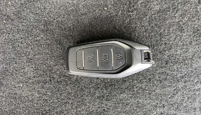 2019 Mahindra XUV500 W7, Diesel, Manual, 26,916 km, Key Close Up
