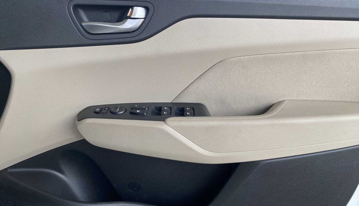 2022 Hyundai Verna SX 1.5 VTVT, Petrol, Manual, 5,742 km, Driver Side Door Panels Control