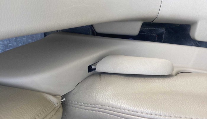 2016 Maruti Ciaz ZXI, Petrol, Manual, 89,801 km, Front left seat (passenger seat) - Seat adjuster makes minor noise