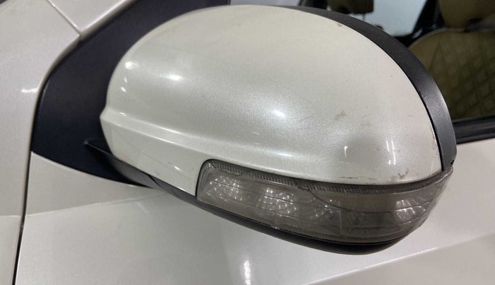 2019 Mahindra XUV500 W11 (O) AT, Diesel, Automatic, 45,014 km, Left rear-view mirror - Indicator light not working