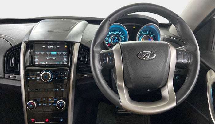 2019 Mahindra XUV500 W11 (O) AT, Diesel, Automatic, 45,014 km, Steering Wheel Close Up