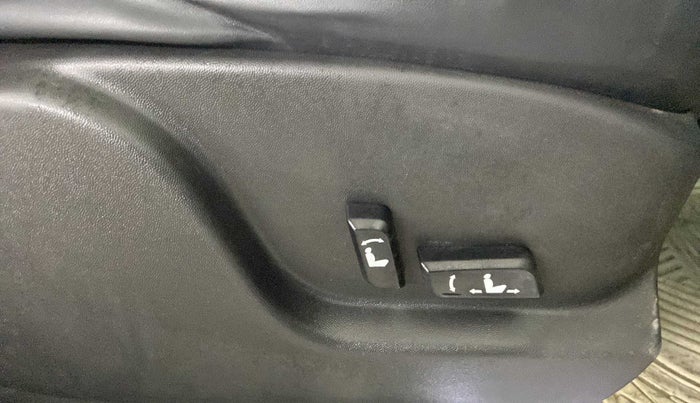 2019 Mahindra XUV500 W11 (O) AT, Diesel, Automatic, 45,014 km, Driver Side Adjustment Panel