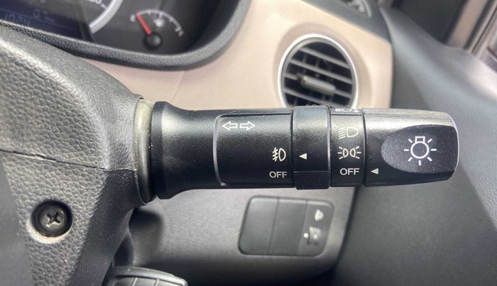 2017 Hyundai Grand i10 SPORTZ (O) AT 1.2 KAPPA VTVT, Petrol, Automatic, 31,065 km, Combination switch - Fog Light Switch is not working