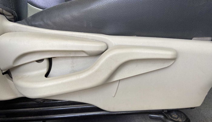 2013 Toyota Etios G, Petrol, Manual, 27,735 km, Driver Side Adjustment Panel