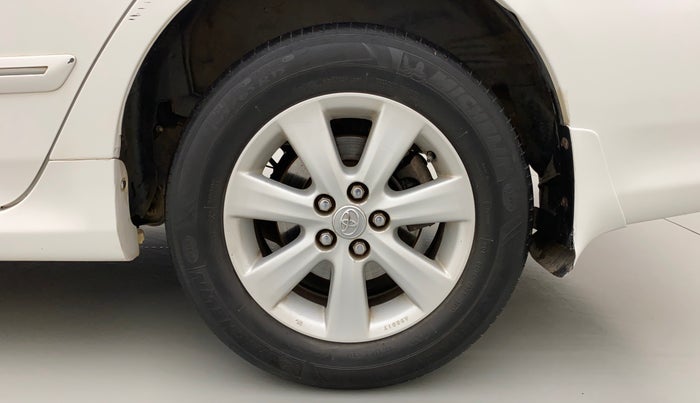 2013 Toyota Corolla Altis GL PETROL, Petrol, Manual, 1,18,123 km, Left Rear Wheel
