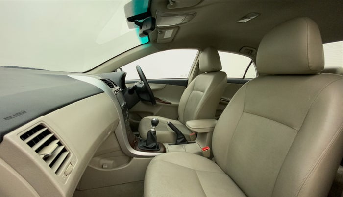 2013 Toyota Corolla Altis GL PETROL, Petrol, Manual, 1,18,123 km, Right Side Front Door Cabin