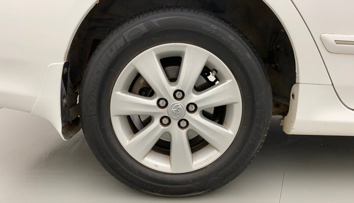 2013 Toyota Corolla Altis GL PETROL, Petrol, Manual, 1,18,123 km, Right Rear Wheel