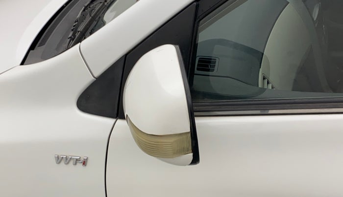 2013 Toyota Corolla Altis GL PETROL, Petrol, Manual, 1,18,123 km, Left rear-view mirror - Cover has minor damage
