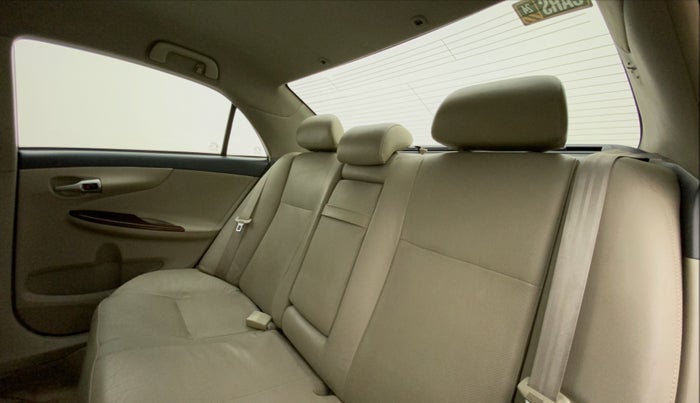 2013 Toyota Corolla Altis GL PETROL, Petrol, Manual, 1,18,123 km, Right Side Rear Door Cabin