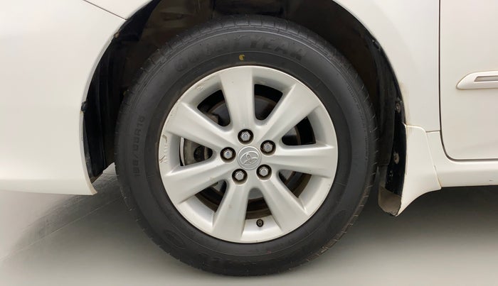 2013 Toyota Corolla Altis GL PETROL, Petrol, Manual, 1,18,123 km, Left Front Wheel