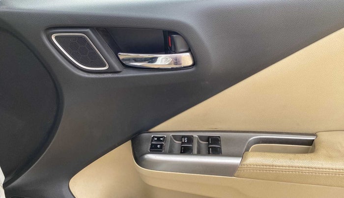 2017 Honda City 1.5L I-VTEC VX, Petrol, Manual, 1,04,689 km, Driver Side Door Panels Control