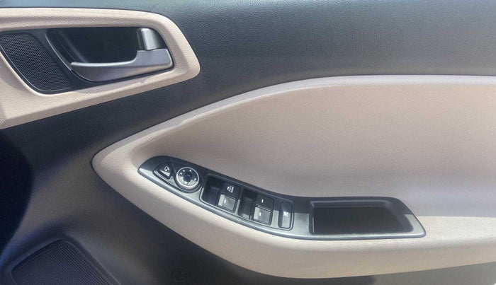2017 Hyundai Elite i20 SPORTZ 1.2, Petrol, Manual, 62,621 km, Driver Side Door Panels Control