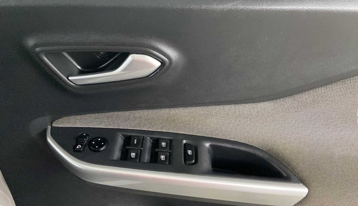 2021 Nissan MAGNITE XV MT, CNG, Manual, 61,923 km, Driver Side Door Panels Control