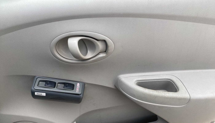 2016 Datsun Go A, Petrol, Manual, 31,316 km, Driver Side Door Panels Control
