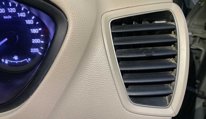 2015 Hyundai Elite i20 ASTA 1.2, Petrol, Manual, 36,836 km, AC Unit - Front vent has minor damage
