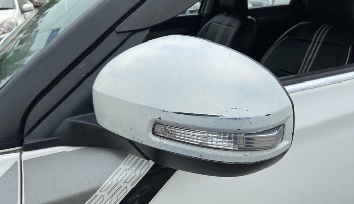 2019 Maruti Vitara Brezza ZDI PLUS AMT, Diesel, Automatic, 74,425 km, Left rear-view mirror - ORVM switch has minor damage
