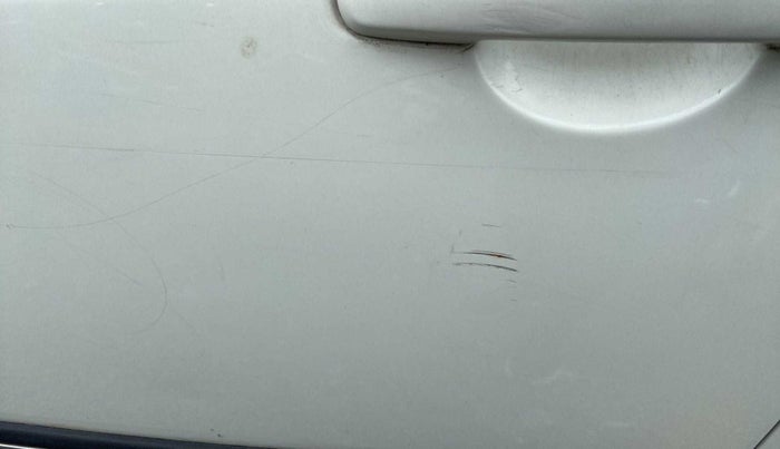 2013 Maruti Swift VXI, Petrol, Manual, 79,055 km, Front passenger door - Upto 4 inch Scratches + Count of scratches 3-5 ( Metal not Visible)