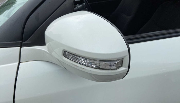 2013 Maruti Swift VXI, Petrol, Manual, 79,106 km, Left rear-view mirror - ORVM switch has minor damage